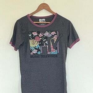 MTV Gray Ringer Tee L fits like M